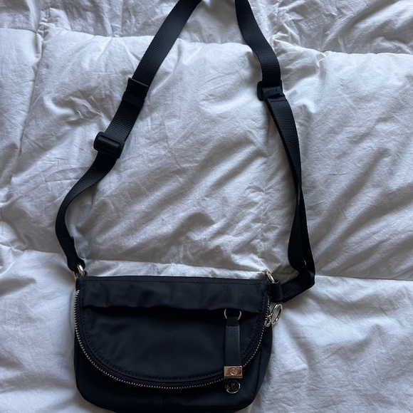Lululemon cross body bag - Picture 1 of 3